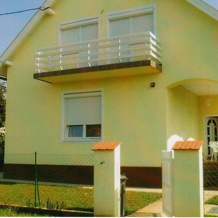 Apartamento Nóra Apartman Balatonfůzfő Exterior foto
